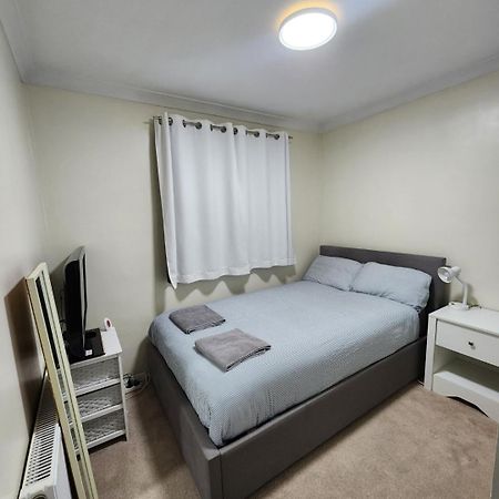Double Room In Crawley,Gatwick,West Sussex Ifield المظهر الخارجي الصورة