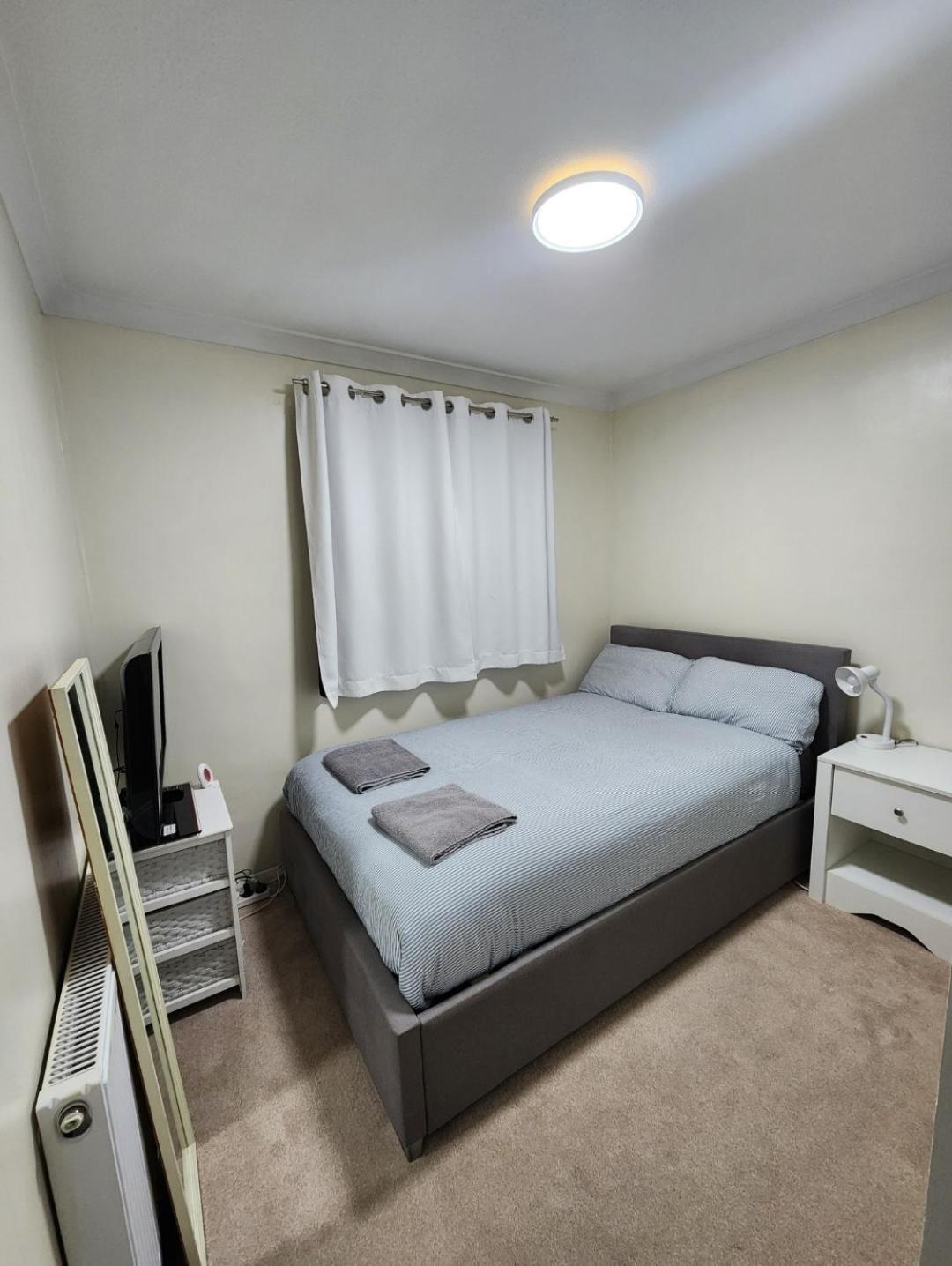 Double Room In Crawley,Gatwick,West Sussex Ifield المظهر الخارجي الصورة